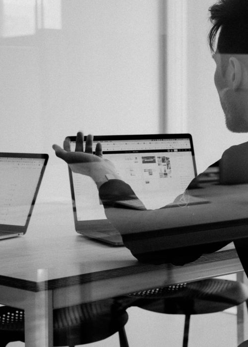 charlesdeluvio-Lks7vei-eAg-unsplash (2)